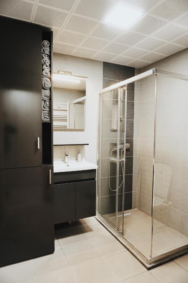 Merdz Spa & Fitness Sky Apartment سكوبجي المظهر الخارجي الصورة